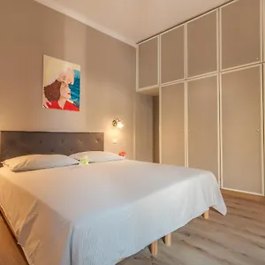 https://family-colours-close-to-rialto-mercato.hotelslidodijesolo.com